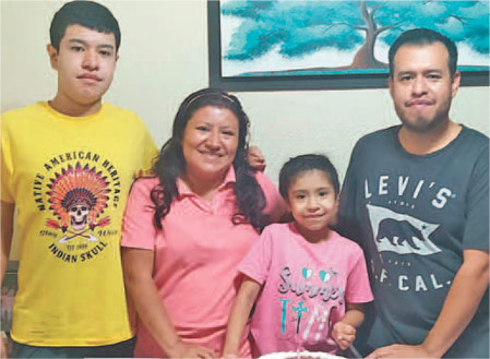 Andrea Michelle Reyna Zavala y su familia